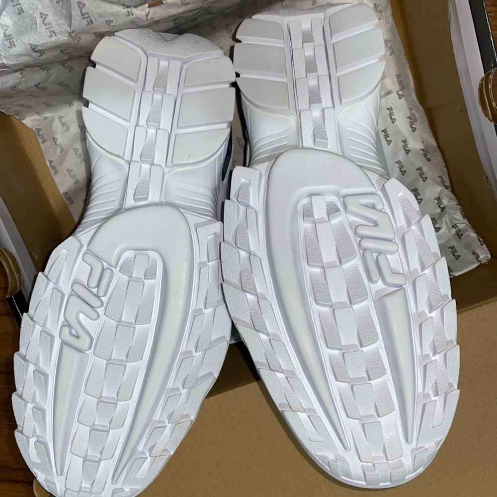 Women’s Fila D-Formation White Sneaker size 9 - Picture 6 of 7